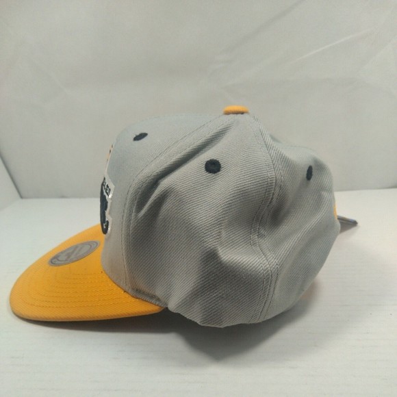 Mitchell & Ness Los Angeles Lakers Snapback Hat - Gray/Yellow new old stock - Picture 3 of 10
